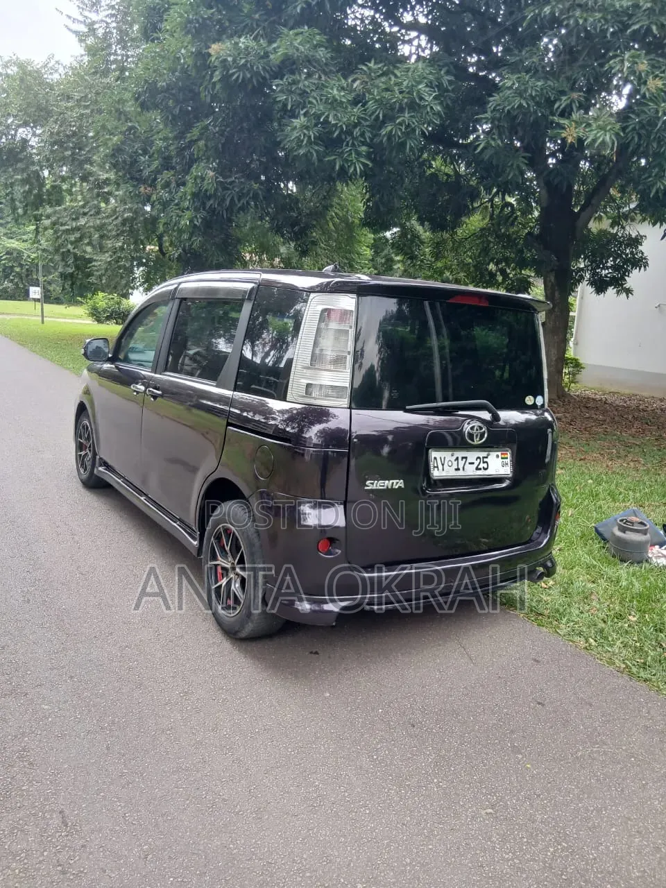 Toyota Sienta 2009 Burgundy