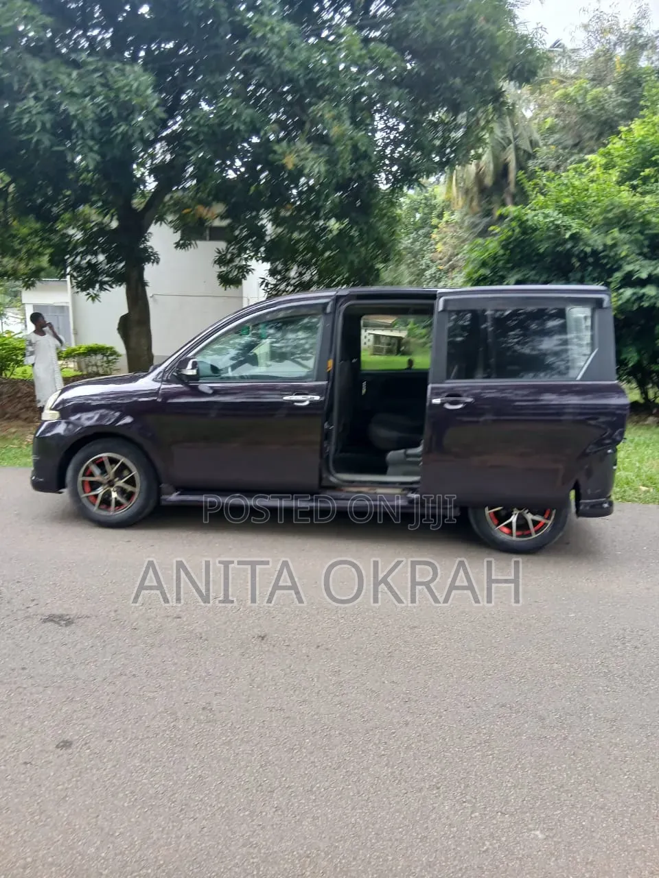 Toyota Sienta 2009 Burgundy