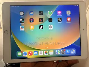 New Apple iPad 9.7 32 GB Silver