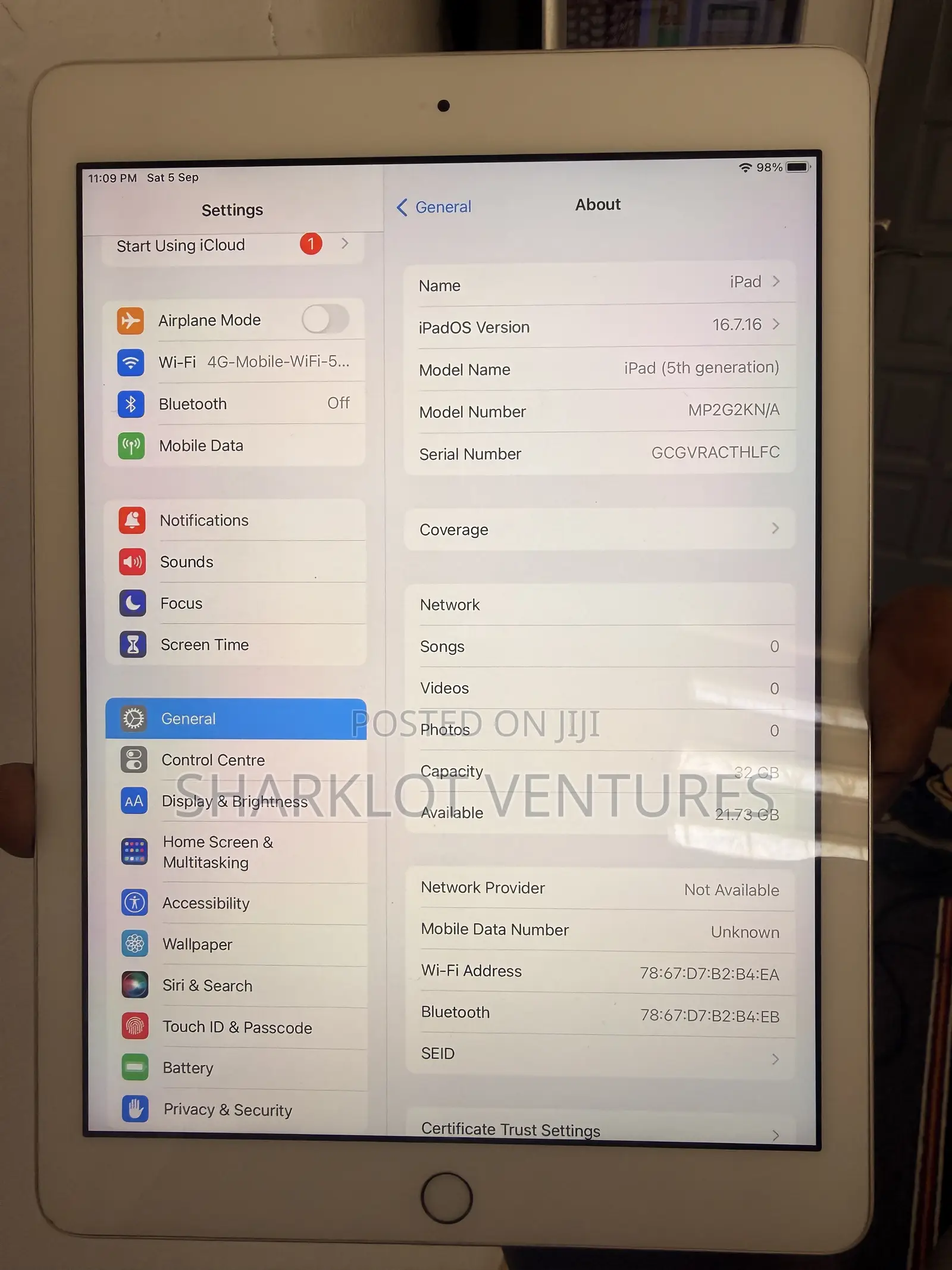 New Apple iPad 9.7 32 GB Silver