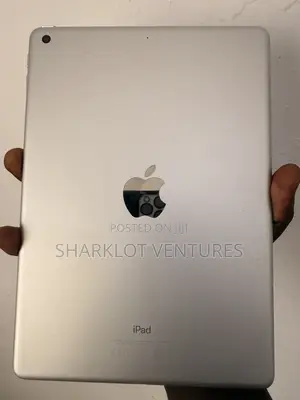New Apple iPad 9.7 32 GB Silver