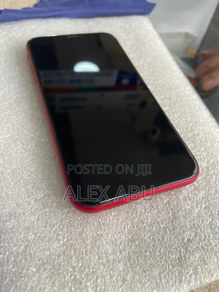 Apple iPhone XR 64 GB Red