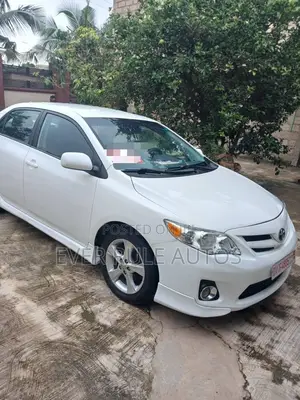 Toyota Corolla S 4dr Sedan (1.8L 4cyl 4A) 2013 White