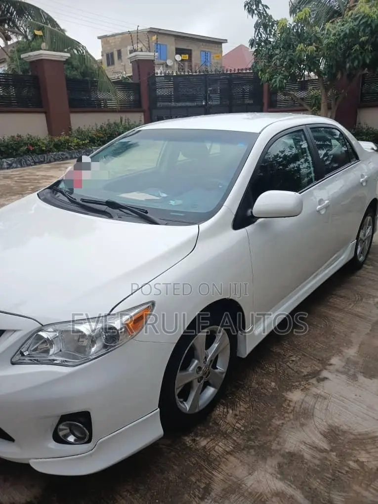 Toyota Corolla S 4dr Sedan (1.8L 4cyl 4A) 2013 White