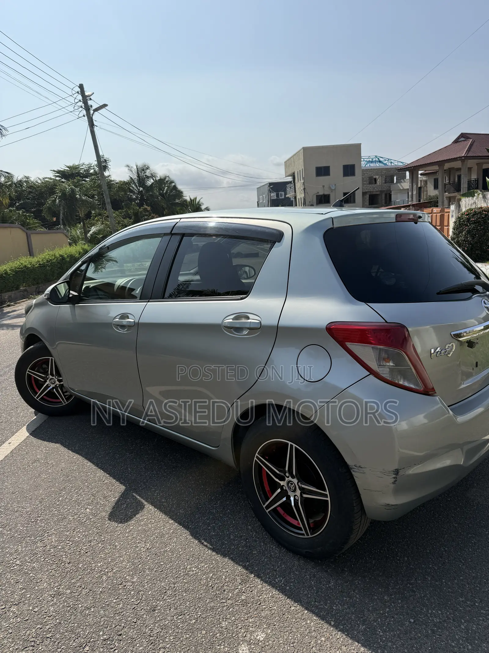 Toyota Vitz 1.3 FWD 3dr 2014 Green