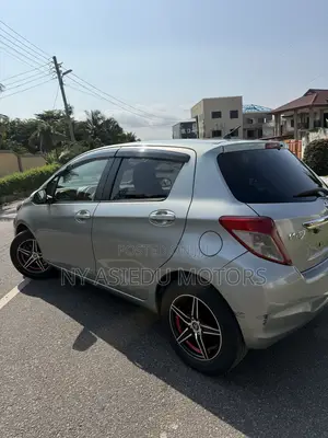 Toyota Vitz 1.3 FWD 3dr 2014 Green