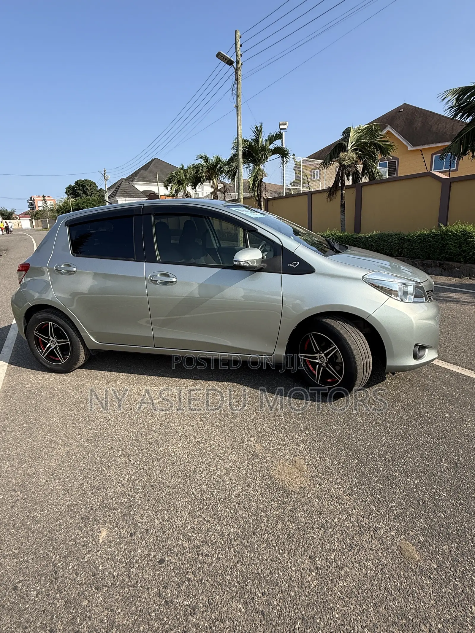 Toyota Vitz 1.3 FWD 3dr 2014 Green