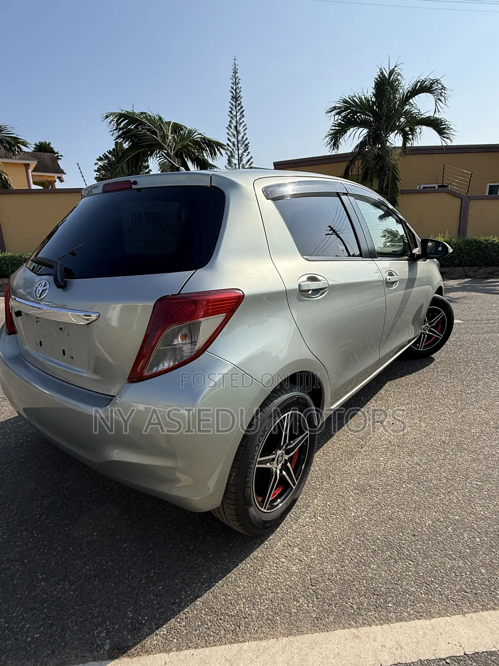 Toyota Vitz 1.3 FWD 3dr 2014 Green