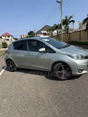 Toyota Vitz 1.3 FWD 3dr 2014 Green