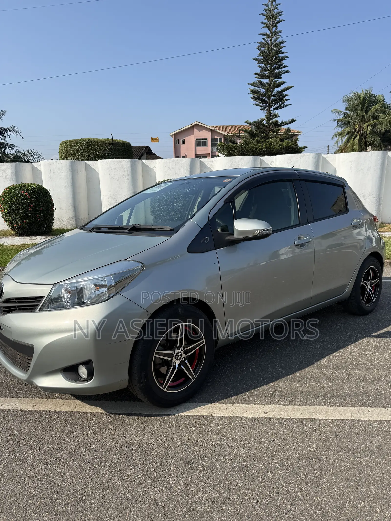 Toyota Vitz 1.3 FWD 3dr 2014 Green