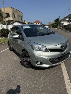 Toyota Vitz 1.3 FWD 3dr 2014 Green