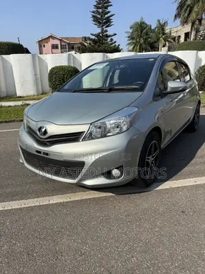 Toyota Vitz 1.3 FWD 3dr 2014 Green
