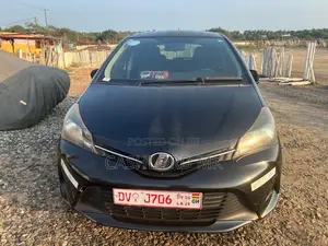 Toyota Vitz 1.3 FWD 5dr 2016 Black