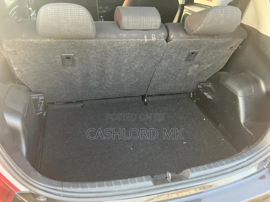 Toyota Vitz 1.3 FWD 5dr 2016 Black
