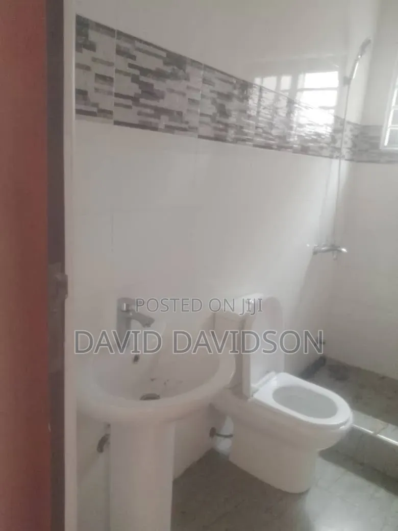 3bdrm Mansion in 3 Bedroom Self, Tema Metropolitan for rent