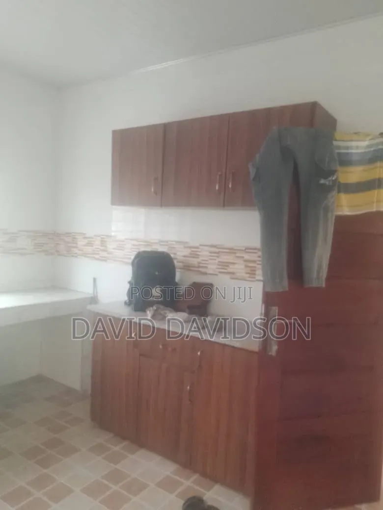 3bdrm Mansion in 3 Bedroom Self, Tema Metropolitan for rent