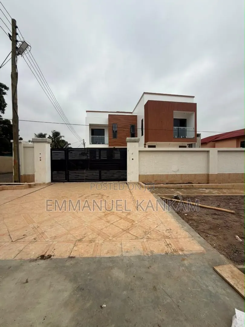 4bdrm House in Sakumono for sale