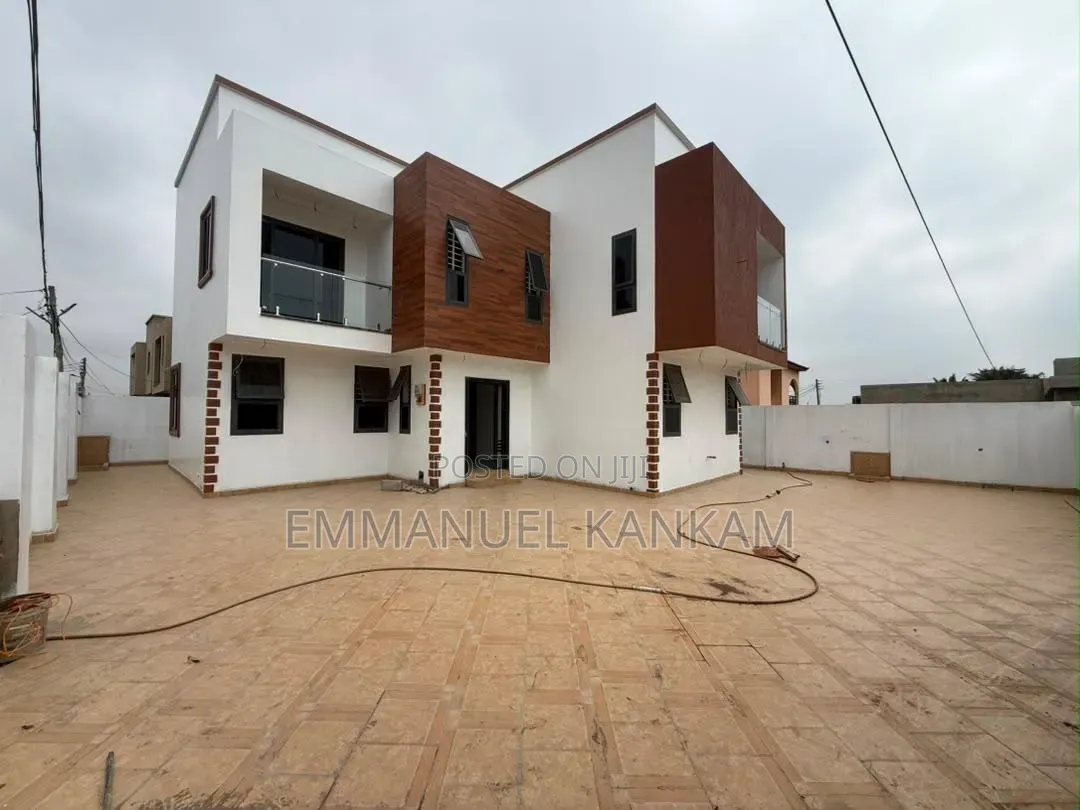 4bdrm House in Sakumono for sale