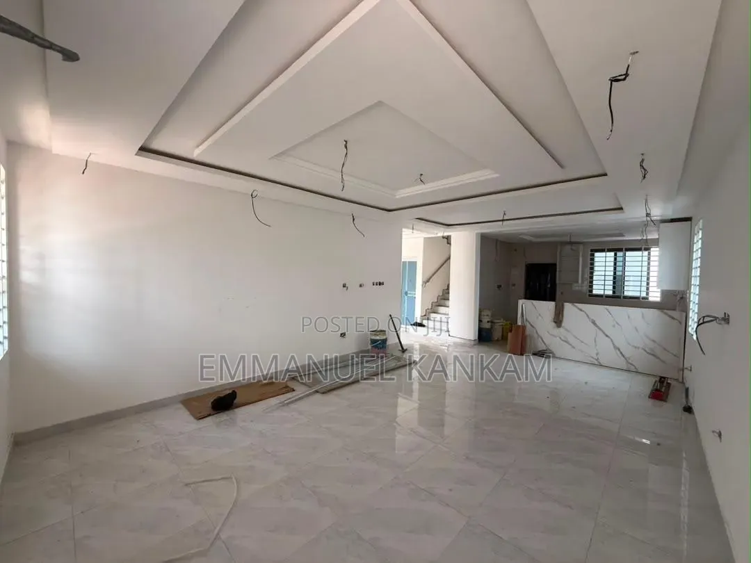 4bdrm House in Sakumono for sale