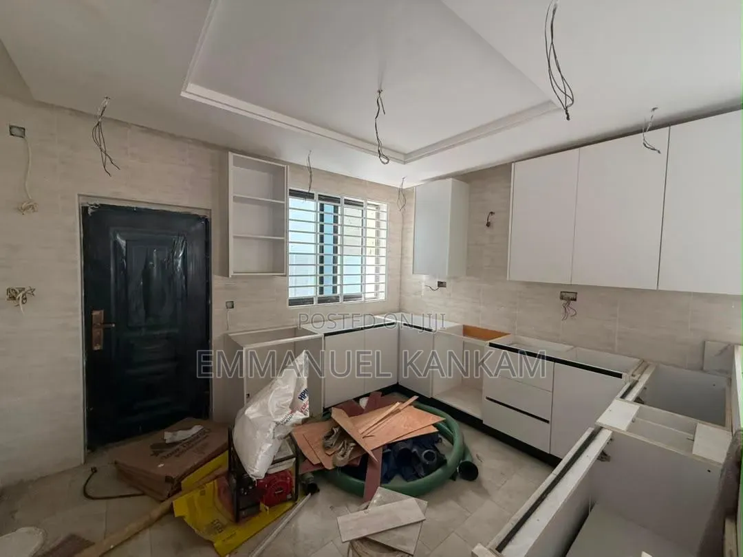 4bdrm House in Sakumono for sale