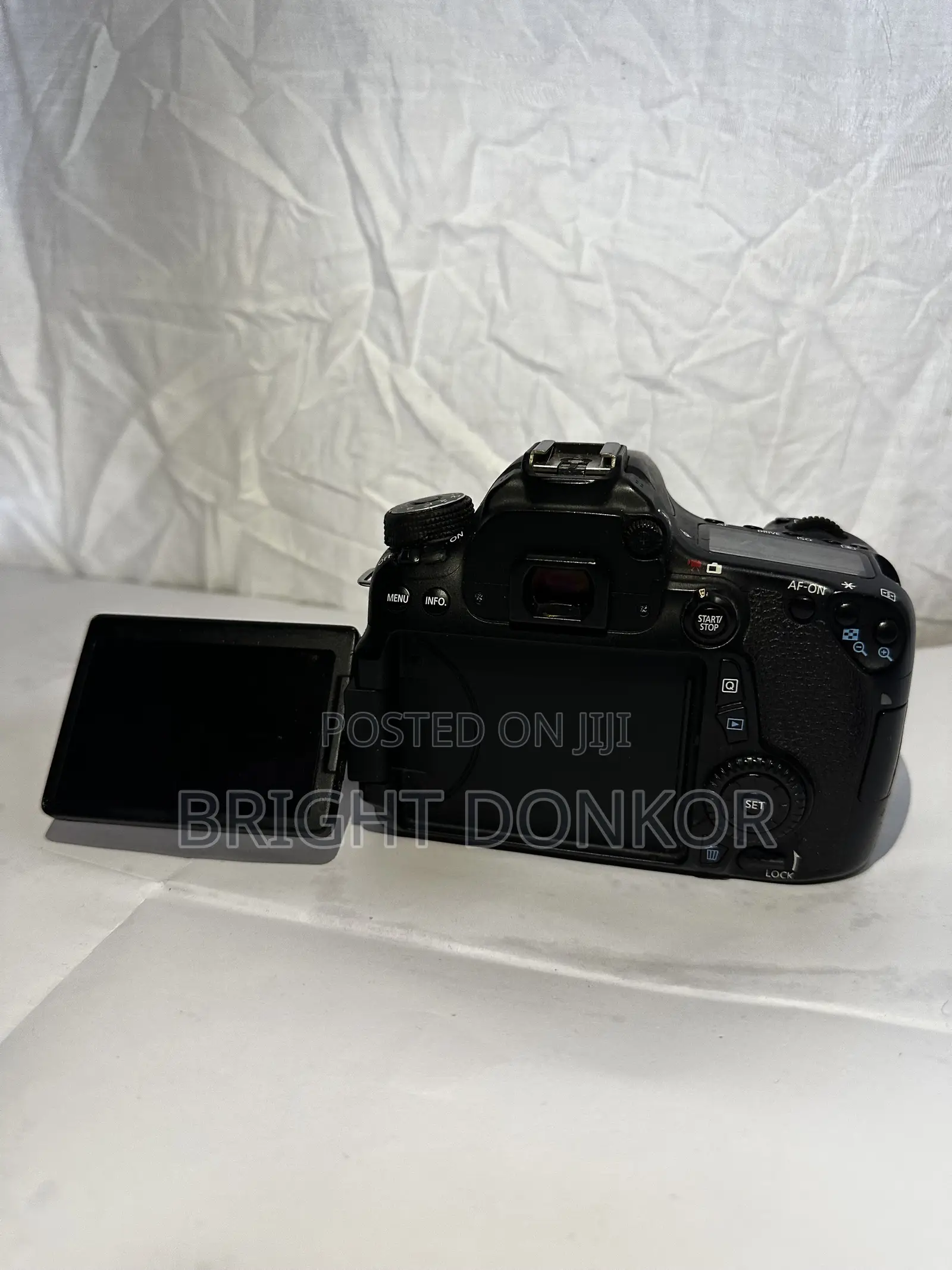 Canon 70d With 18-55mm Lens, Battery, Charger and TT50 Speedlite