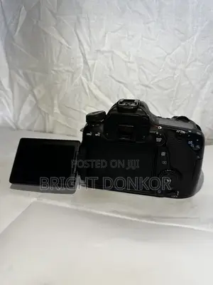 Canon 70d With 18-55mm Lens, Battery, Charger and TT50 Speedlite