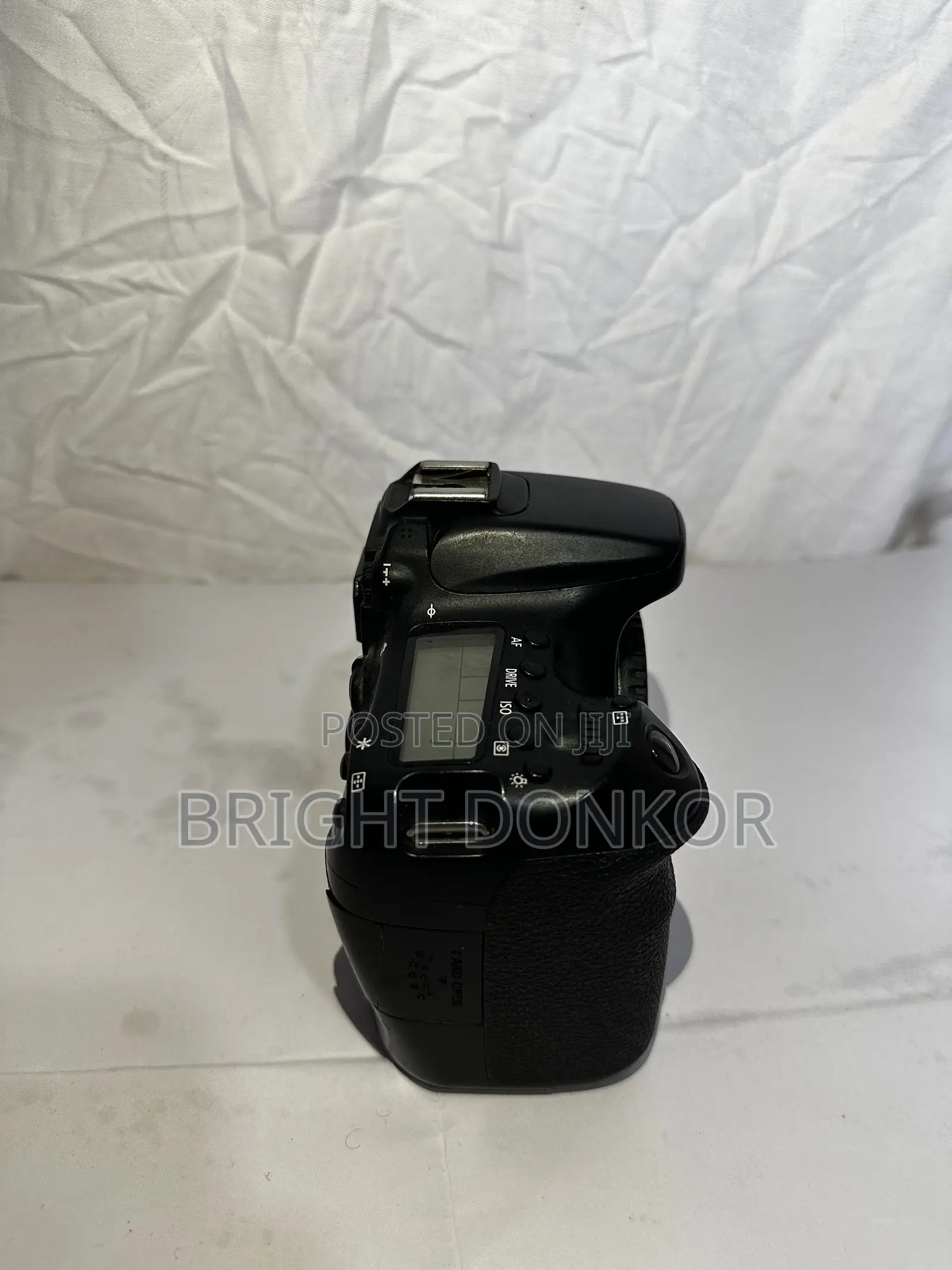 Canon 70d With 18-55mm Lens, Battery, Charger and TT50 Speedlite