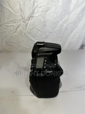 Canon 70d With 18-55mm Lens, Battery, Charger and TT50 Speedlite
