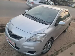 Toyota Belta 2010 Silver