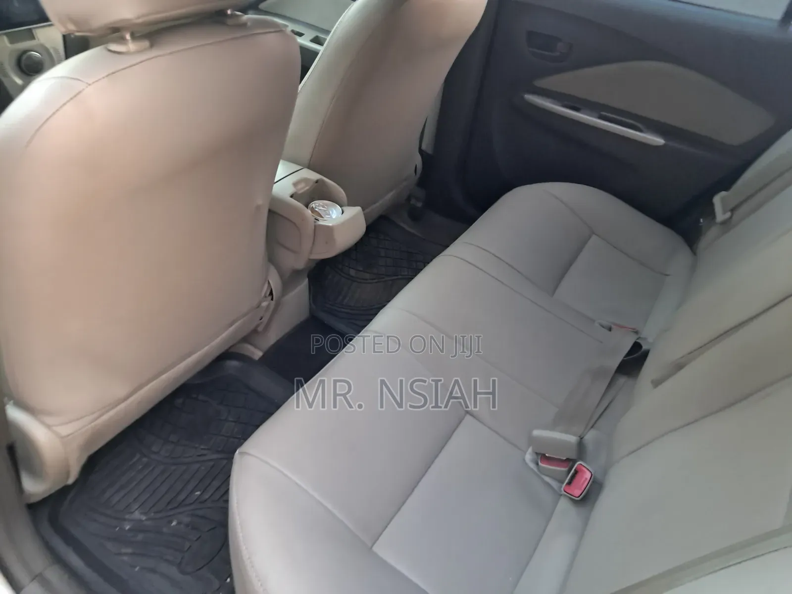 Toyota Belta 2010 Silver