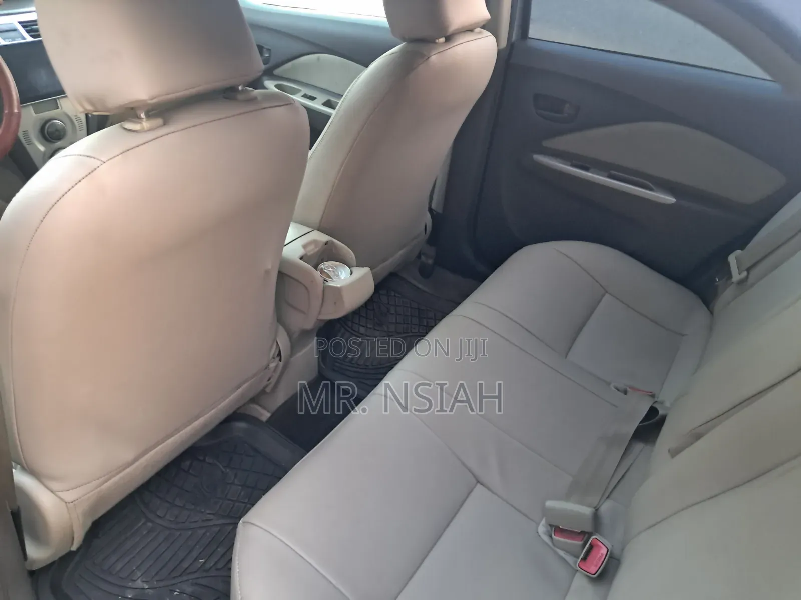 Toyota Belta 2010 Silver