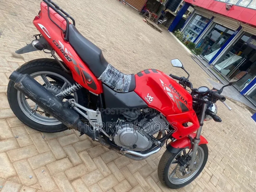 Honda CB 2012 Red
