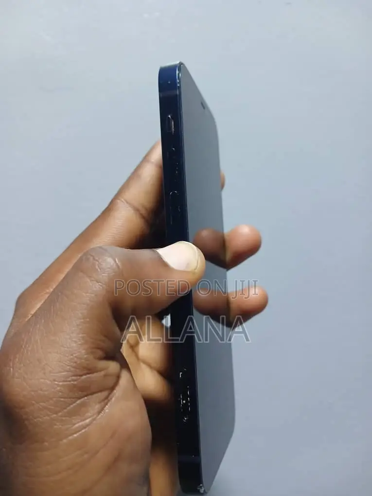 Apple iPhone 12 64 GB Black