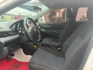Toyota Yaris L Hatchback 5dr 2017 White