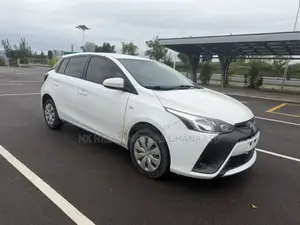 Toyota Yaris L Hatchback 5dr 2017 White