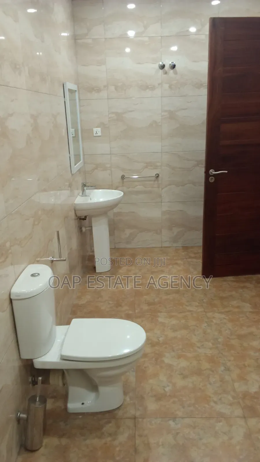 5bdrm House in Airport Residential for rent