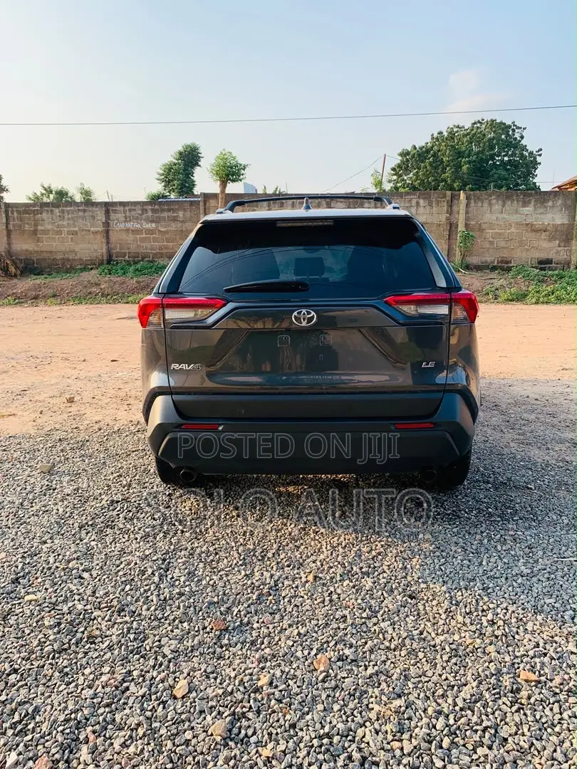 Toyota RAV4 LE FWD 2020 Gray