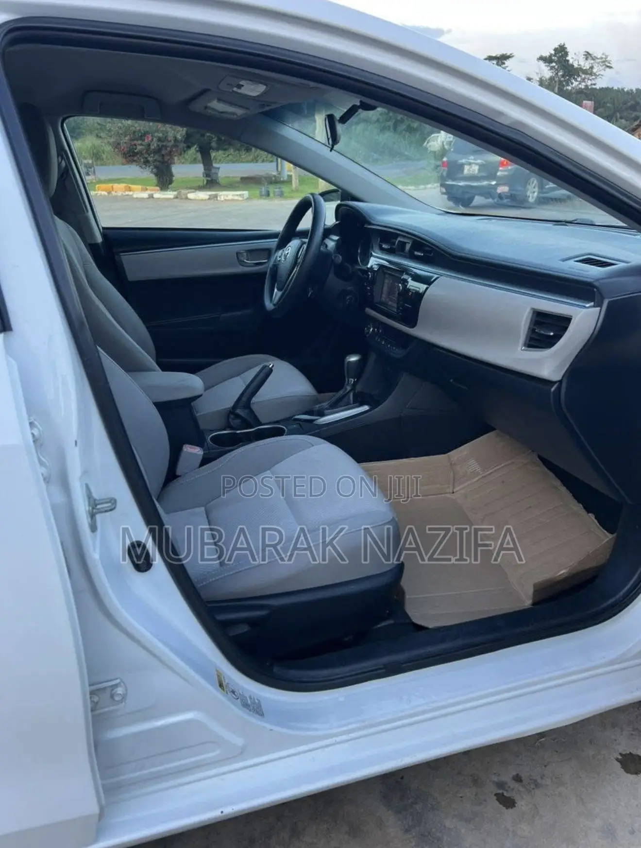 Toyota Corolla LE Eco 4dr Sedan (1.8L 4cyl CVT) 2014 White