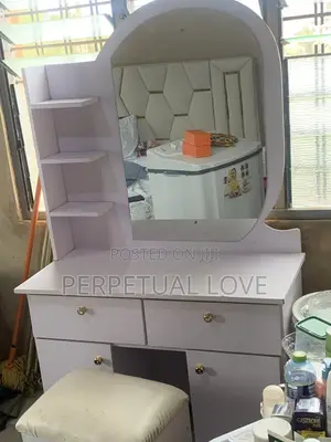 Dresser With Chair