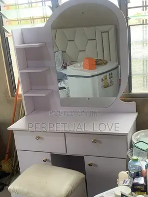 Dresser With Chair