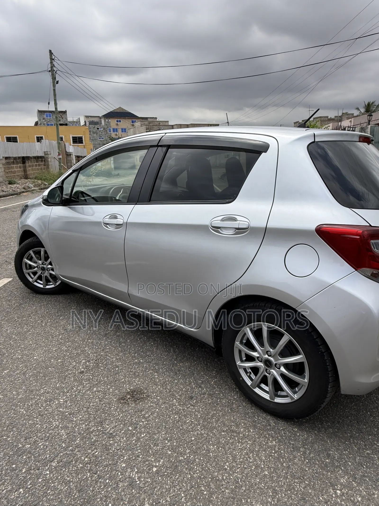 Toyota Vitz 1.3 FWD 5dr 2015 Silver