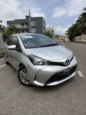 Toyota Vitz 1.3 FWD 5dr 2015 Silver