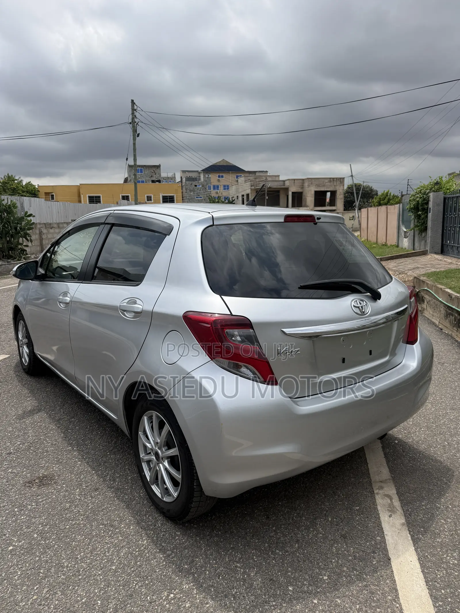 Toyota Vitz 1.3 FWD 5dr 2015 Silver