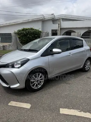 Toyota Vitz 1.3 FWD 5dr 2015 Silver