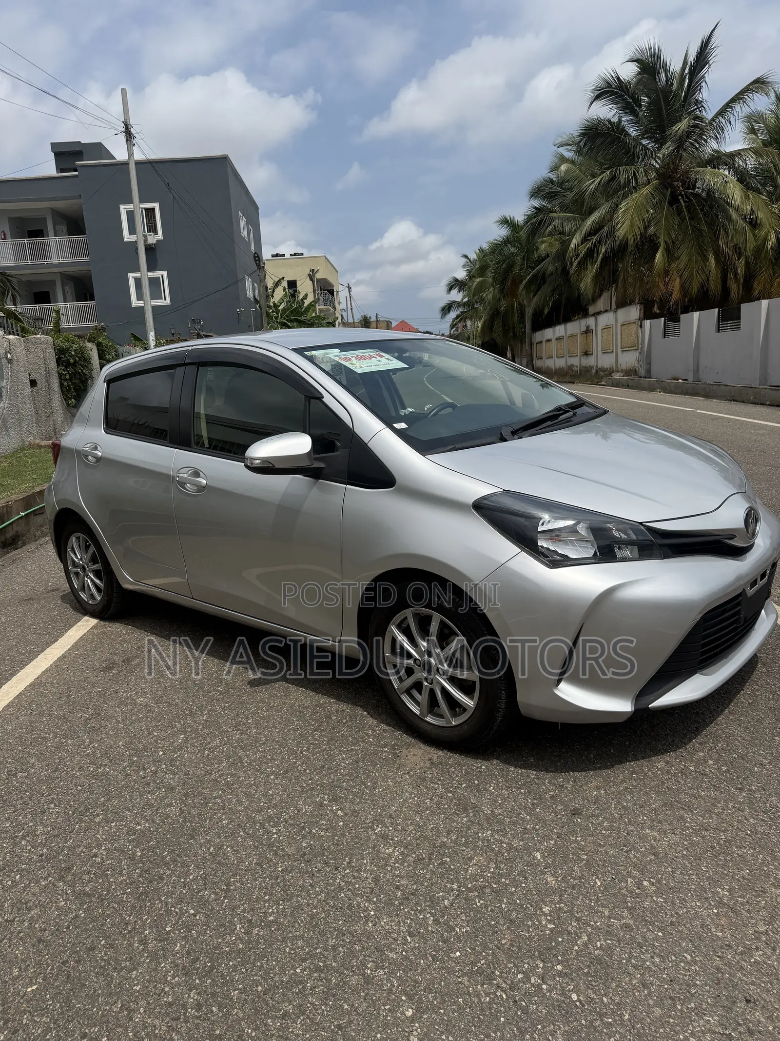 Toyota Vitz 1.3 FWD 5dr 2015 Silver