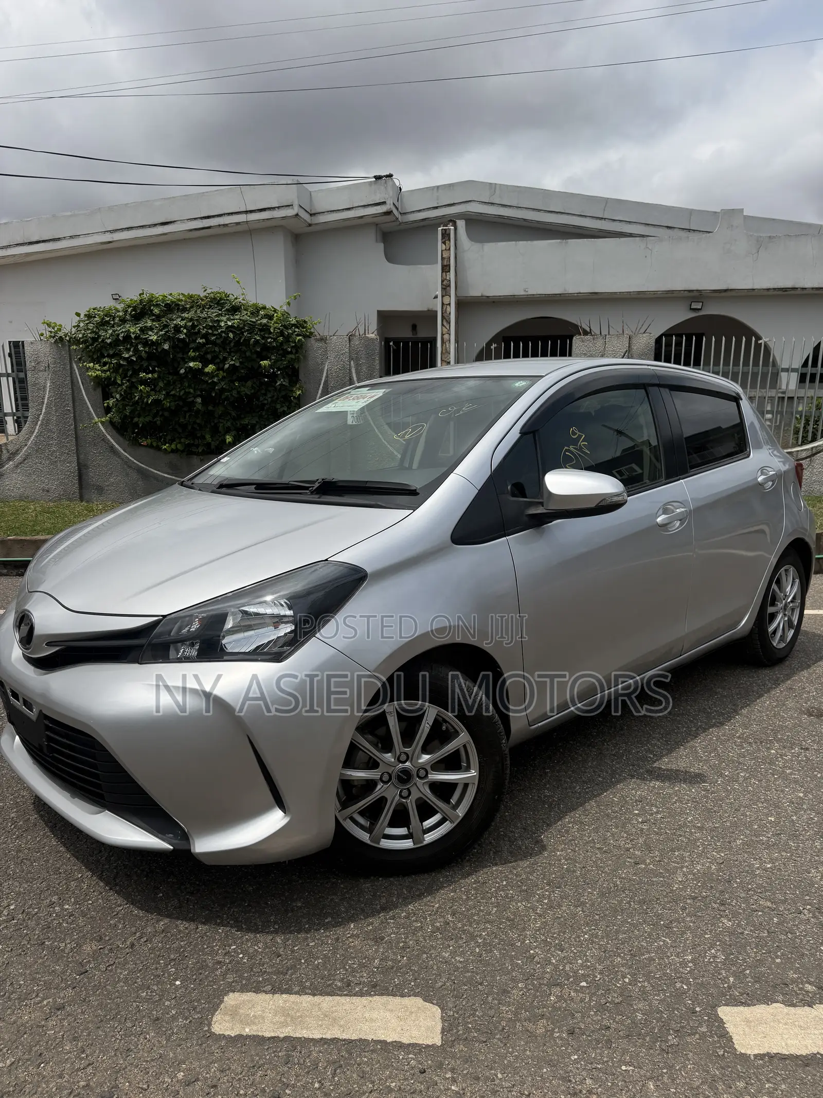 Toyota Vitz 1.3 FWD 5dr 2015 Silver