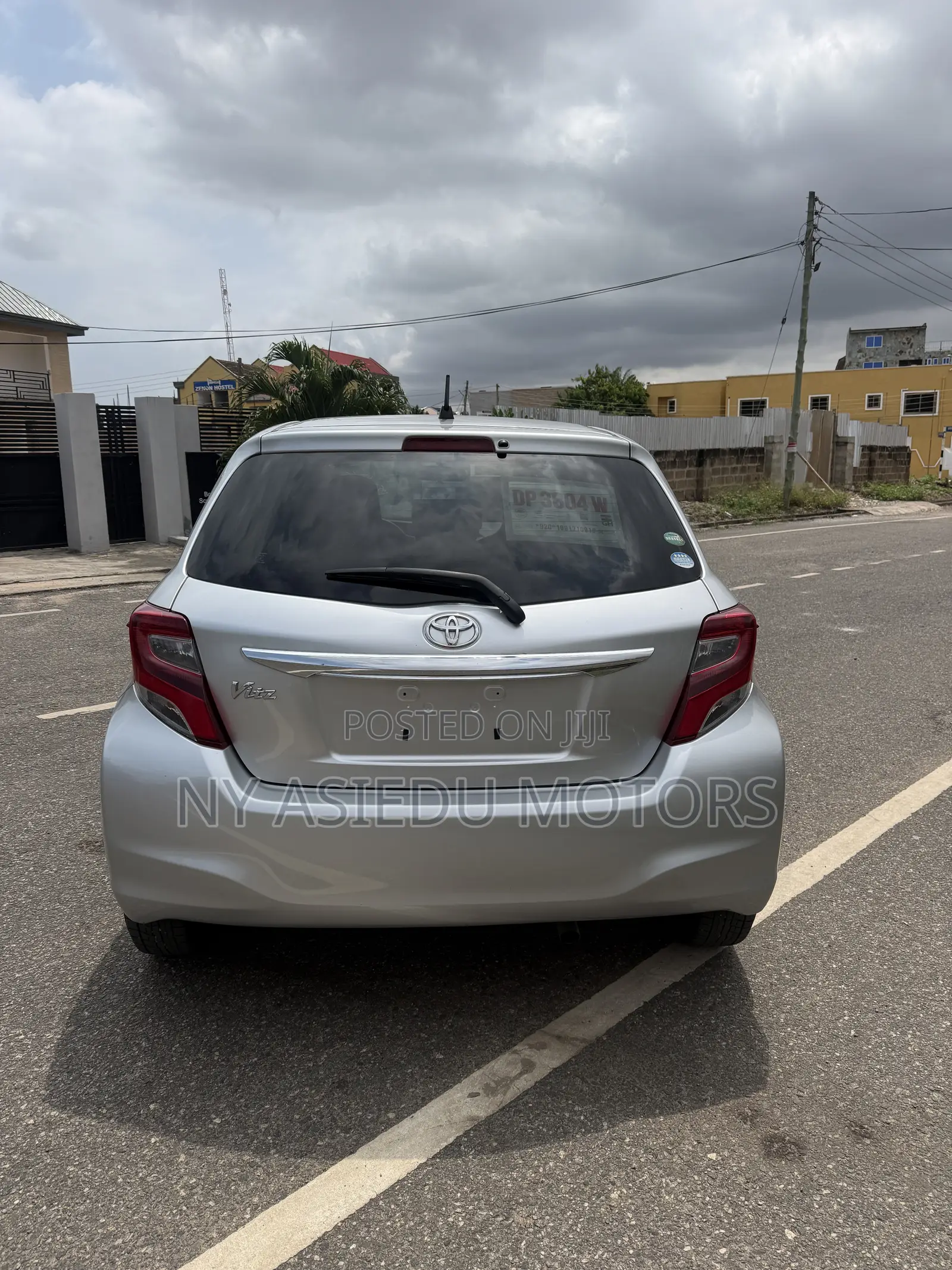 Toyota Vitz 1.3 FWD 5dr 2015 Silver