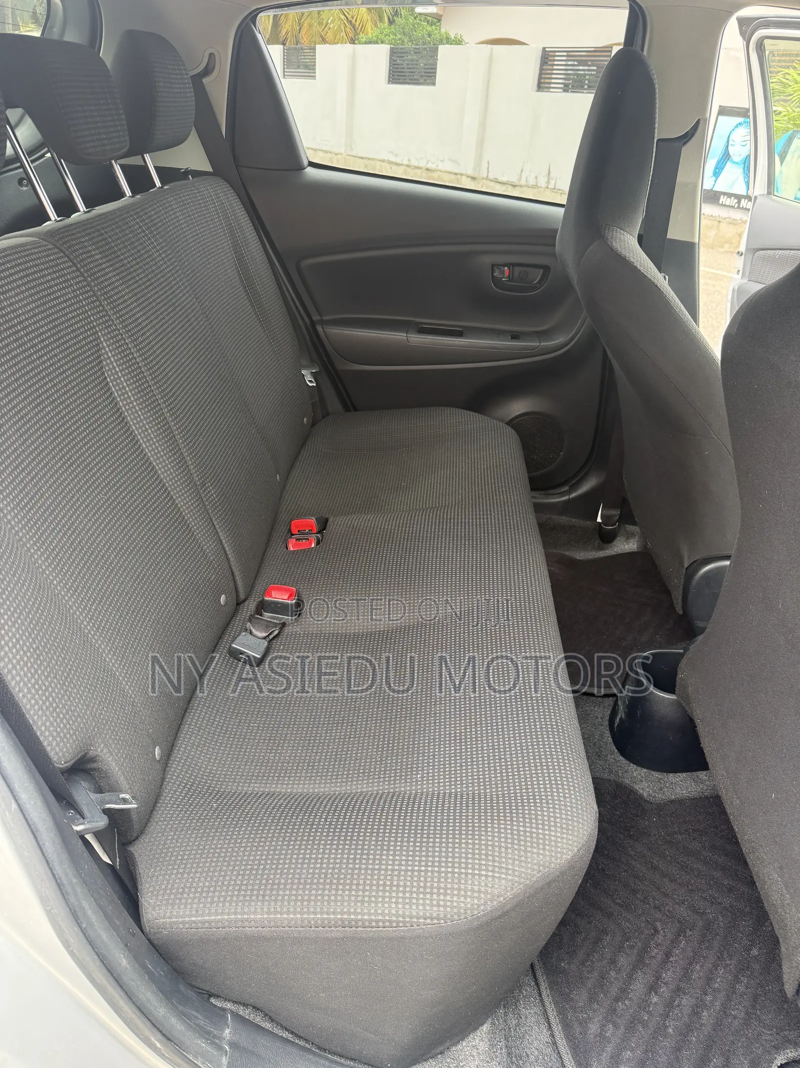 Toyota Vitz 1.3 FWD 5dr 2015 Silver
