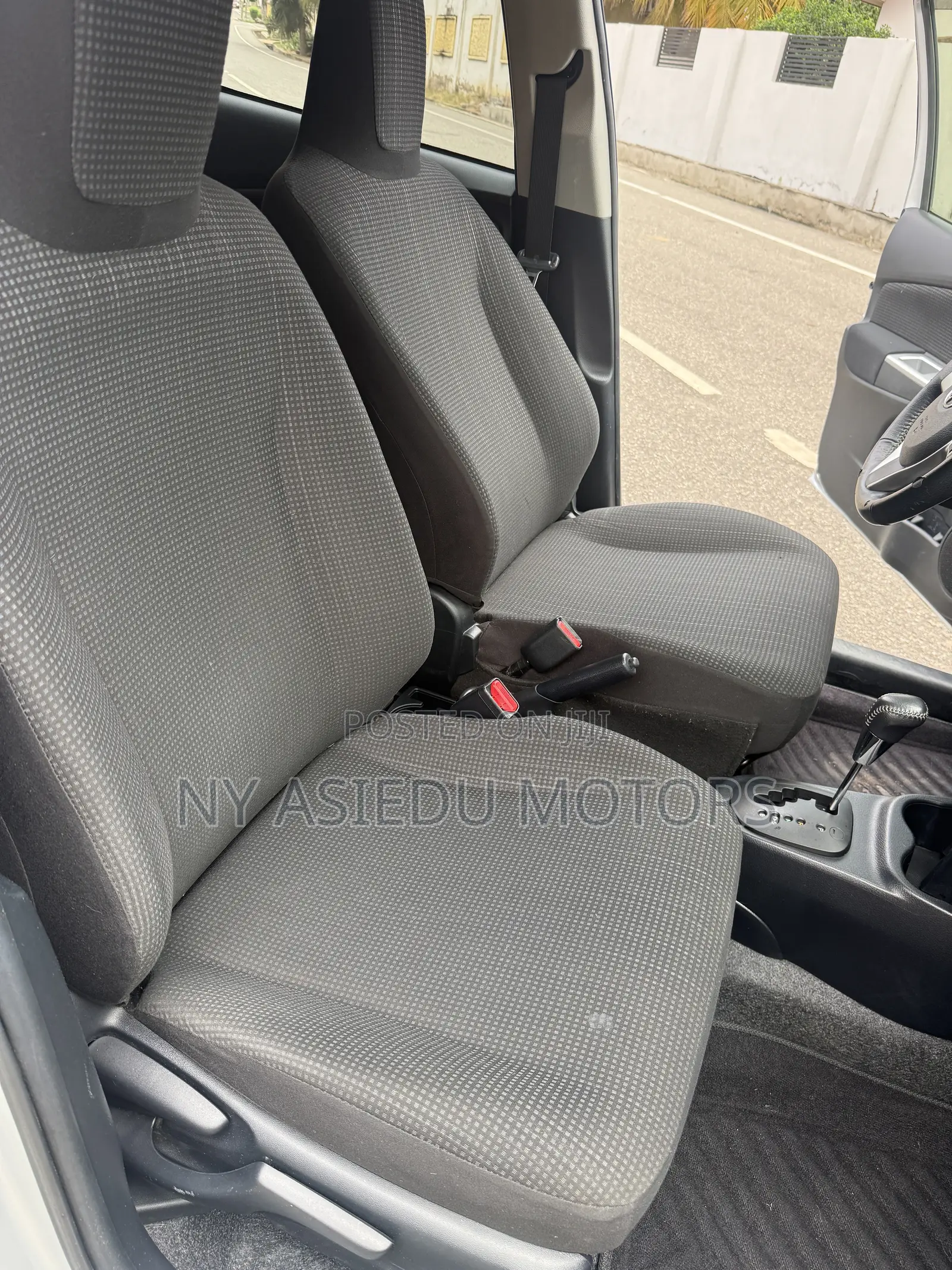 Toyota Vitz 1.3 FWD 5dr 2015 Silver