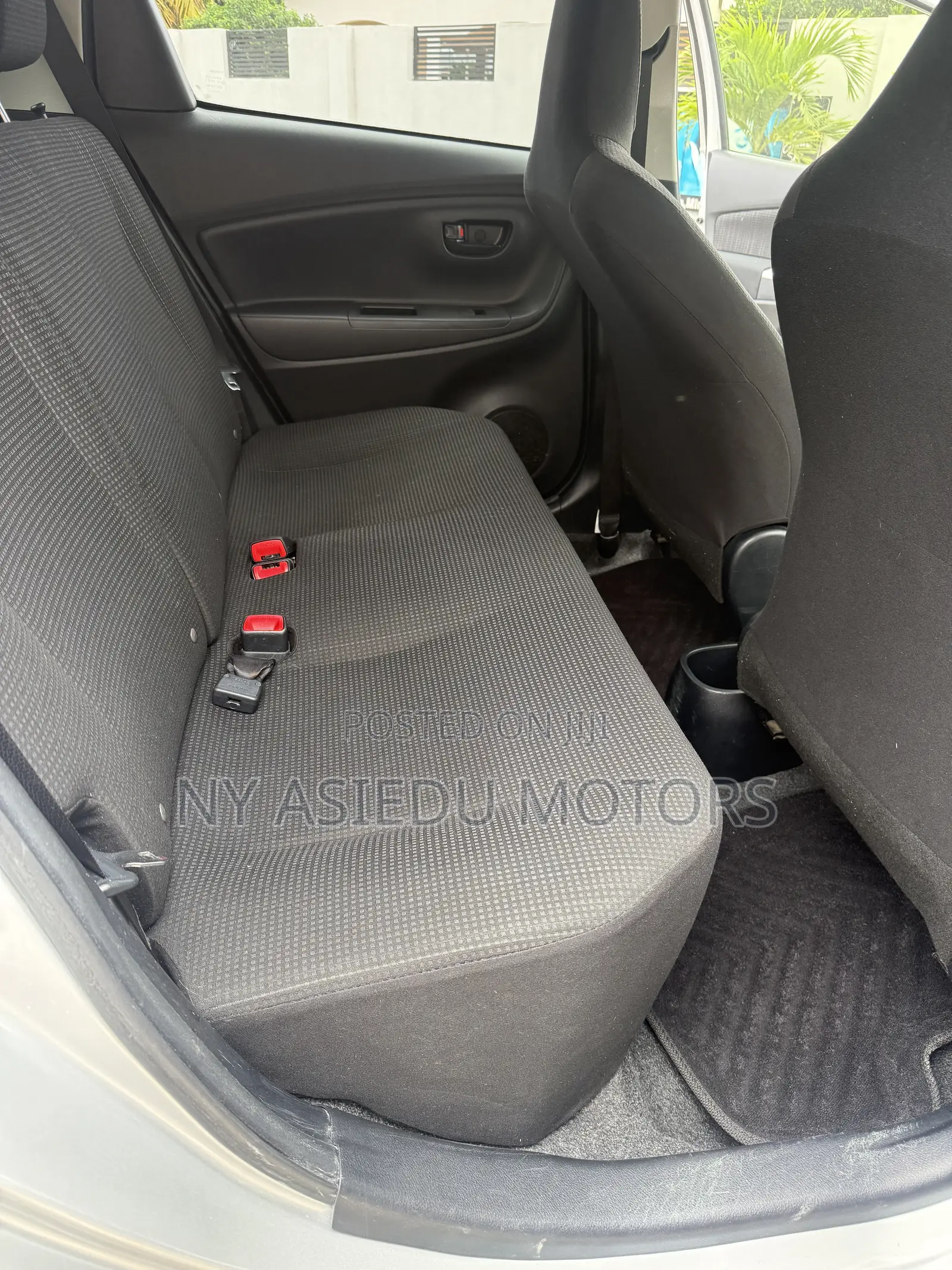 Toyota Vitz 1.3 FWD 5dr 2015 Silver